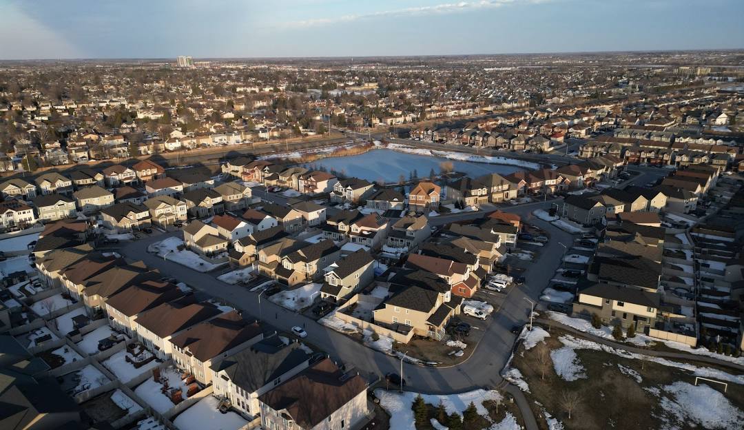 Barrhaven East vs. Barrhaven West: Which Side Fits Your Family Best?